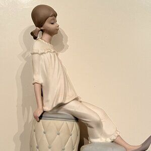 Lladro Figurine -‎ Girl with Mother's Shoe (Collectible/x)